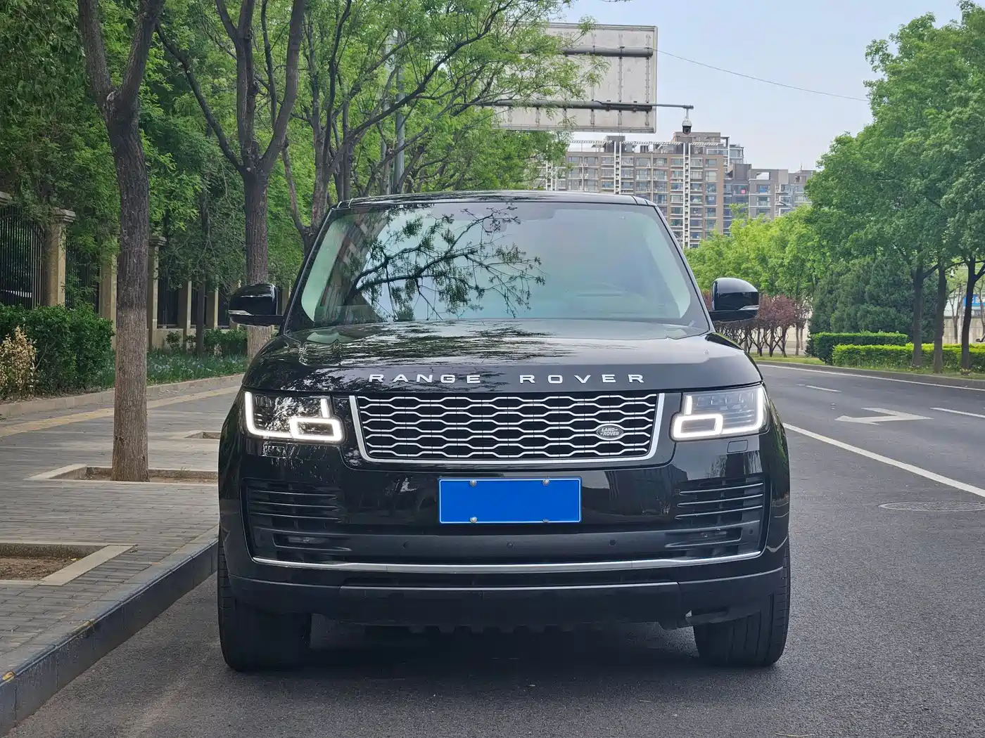 Land Rover Range Rover 2021 3.0 L6 Heritage Extended Classic Edition фото 4