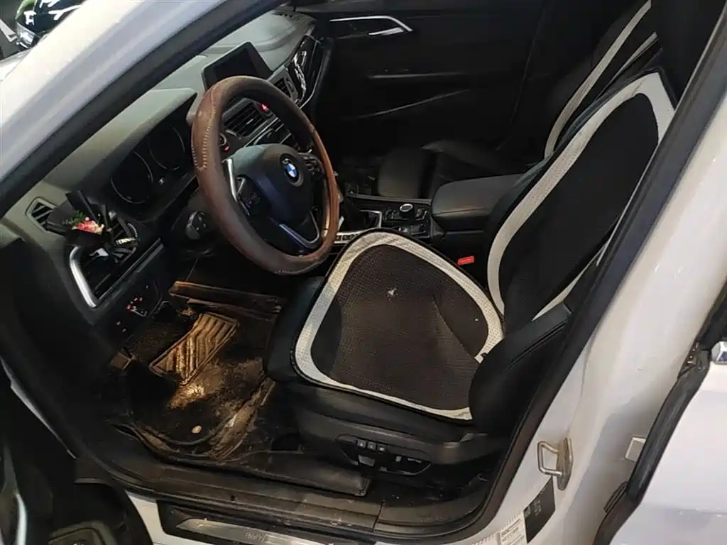 BMW 1 Series 2017 118i Sport фото 15