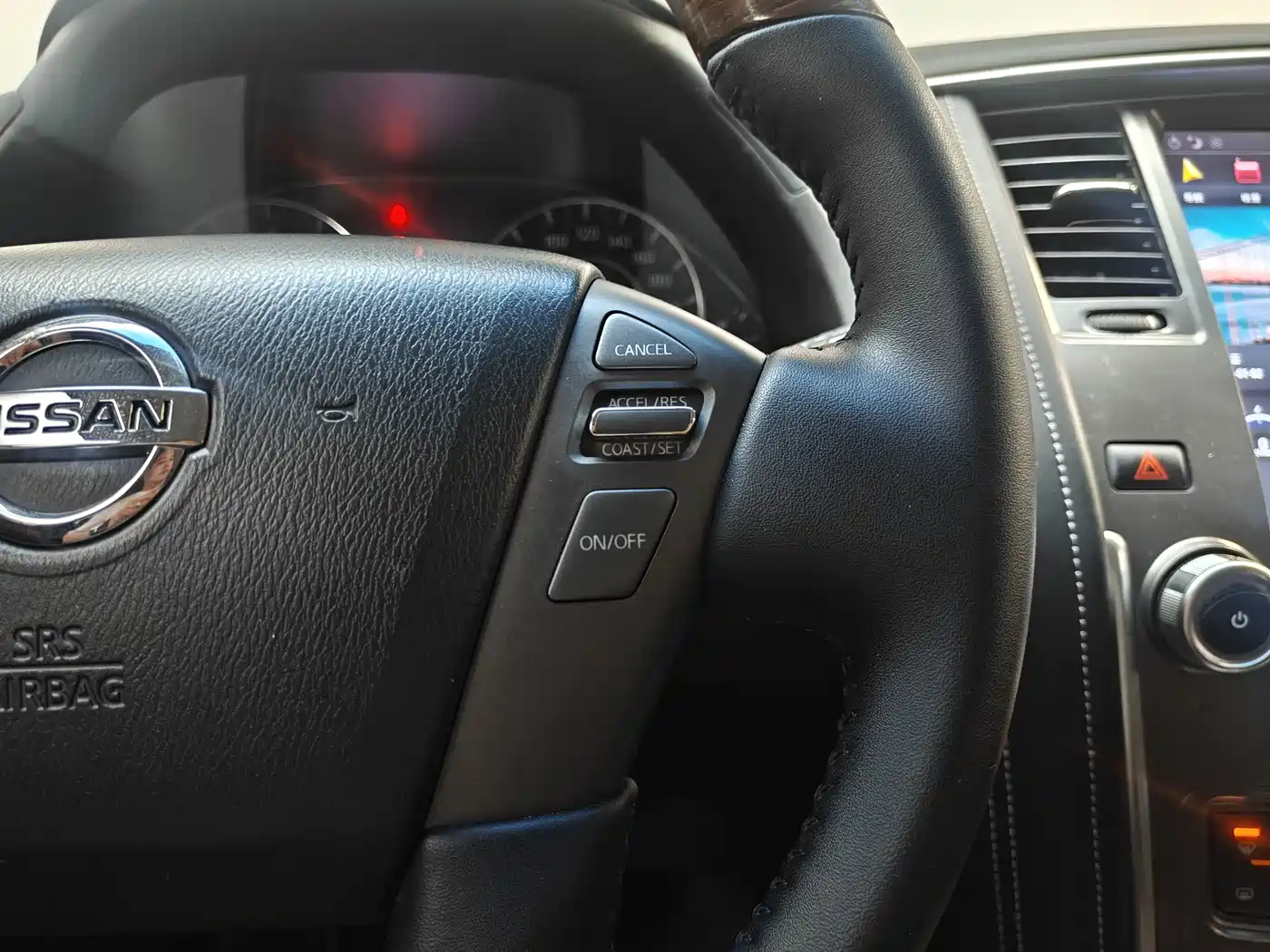 Nissan Patrol 2018 4.0L Leadership фото 10