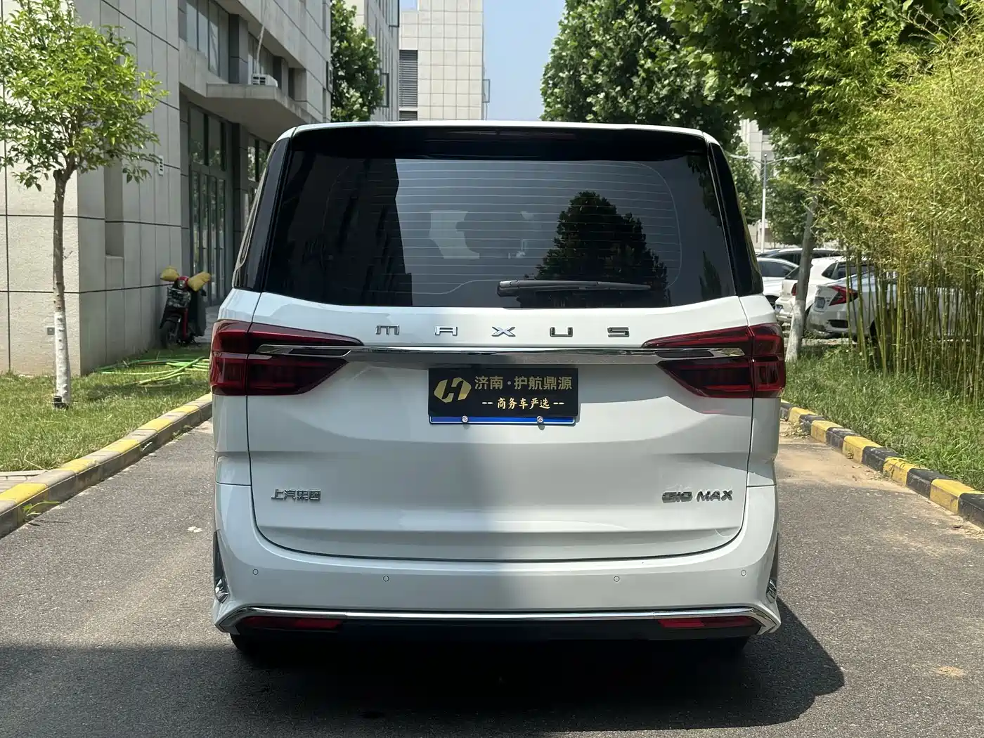SAIC Maxus Maxus G10 2025 MAX 2.0T Automatic Executive Edition Gasoline 7-Seater фото 5