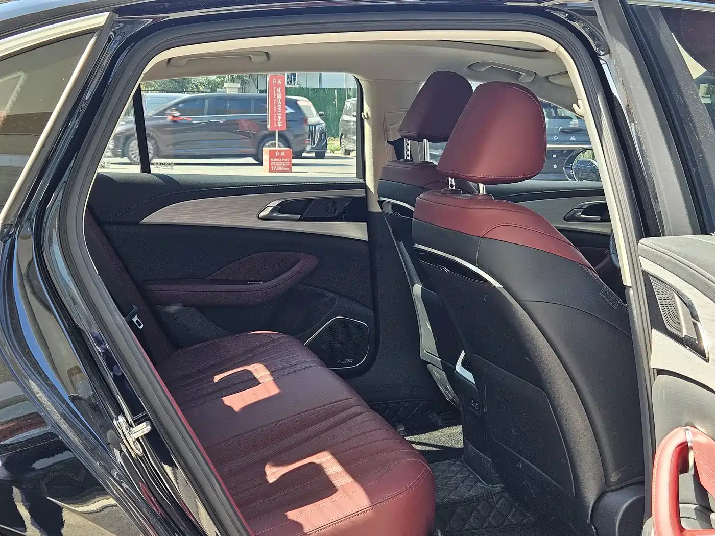 Hongqi H5 2025 1.5T DCT Flag Rhythm 500,000 Units Memorial Edition фото 8