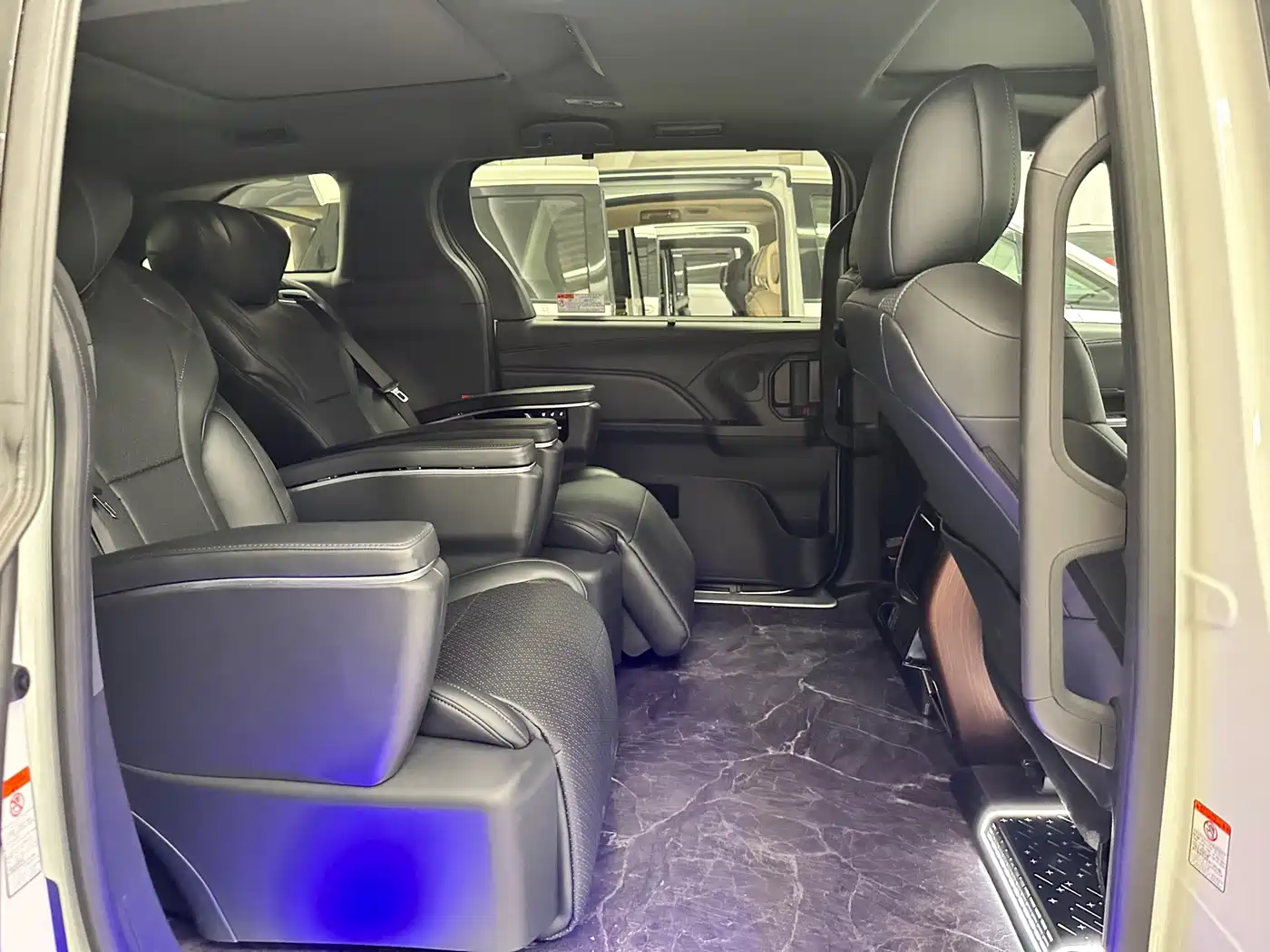 Toyota Granvia 2026 2024 2.5L Hybrid Luxury