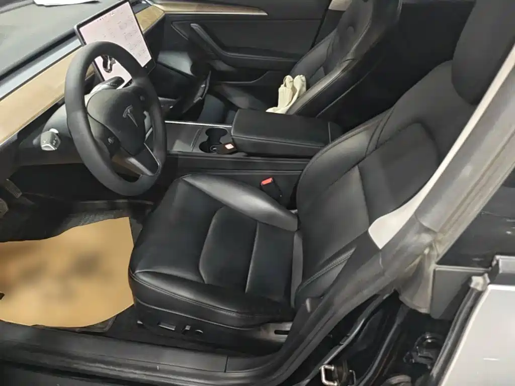 Фото 20 - Tesla Model 3