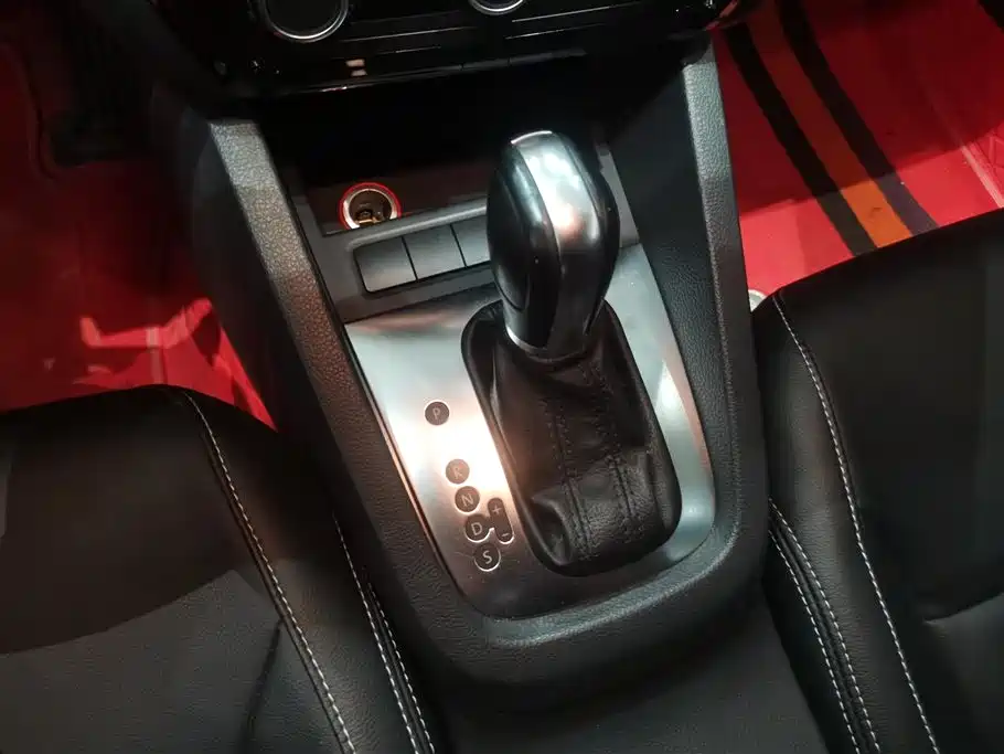 Volkswagen Sagitar 2014 Facelift 1.6L Automatic Comfort фото 16