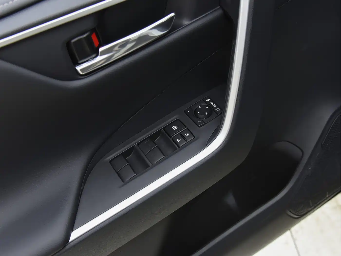 Toyota RAV4 Rongfang 2023 2.0L CVT FWD Style Plus Edition фото 10