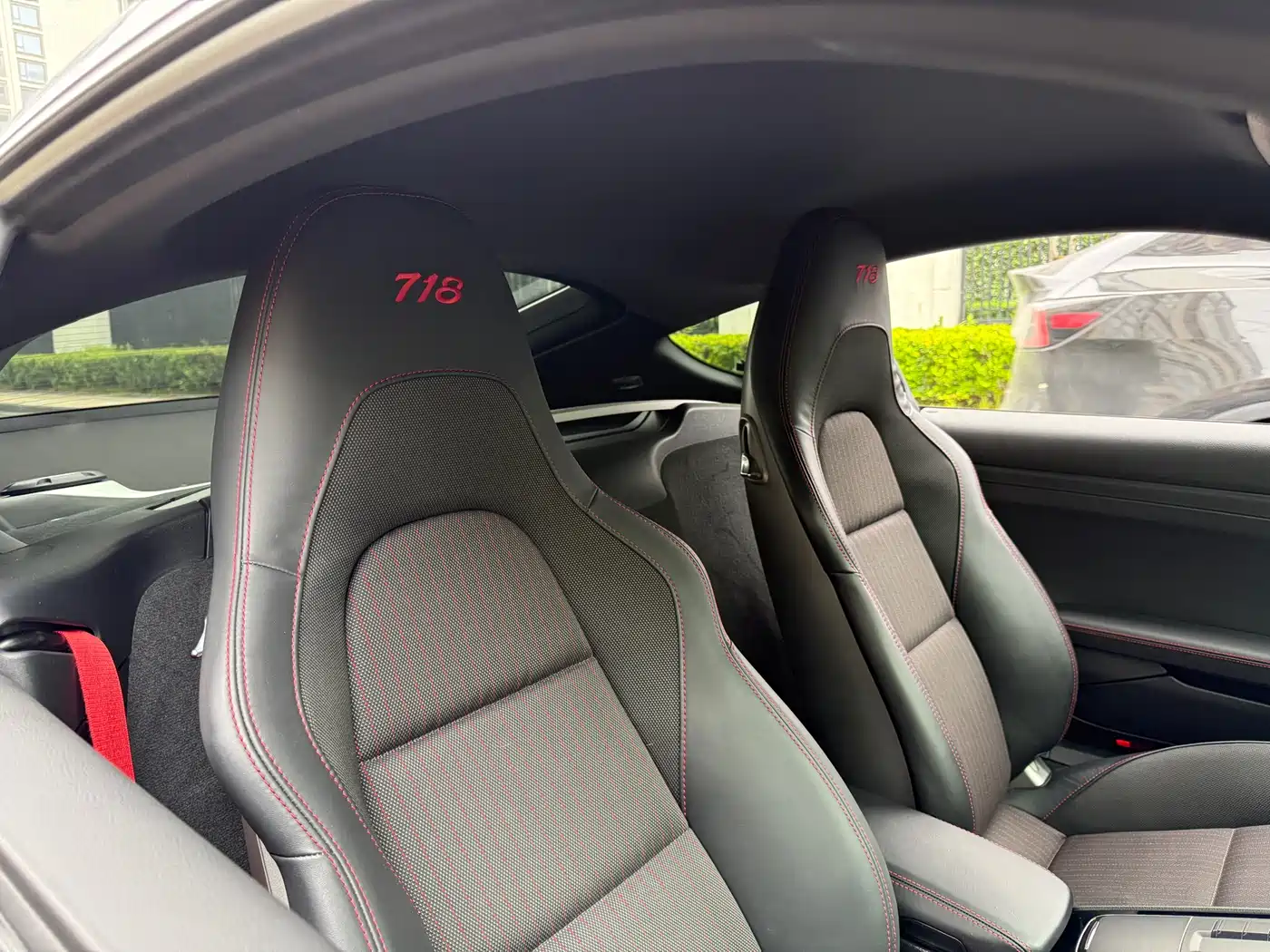 Porsche 718 2019 Cayman T 2.0T фото 15