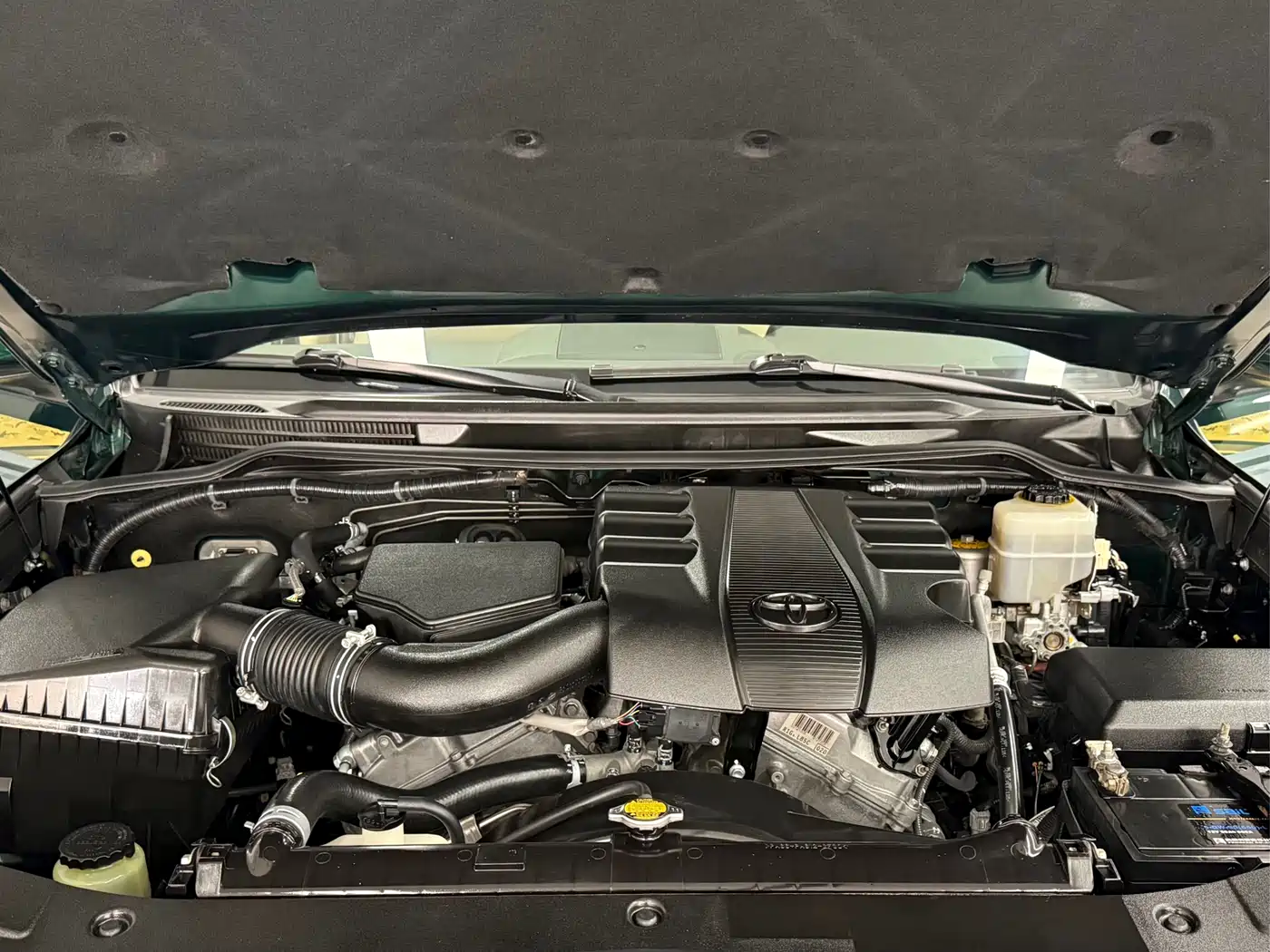 Toyota Land Cruiser 2012 4.0L Automatic VX фото 4