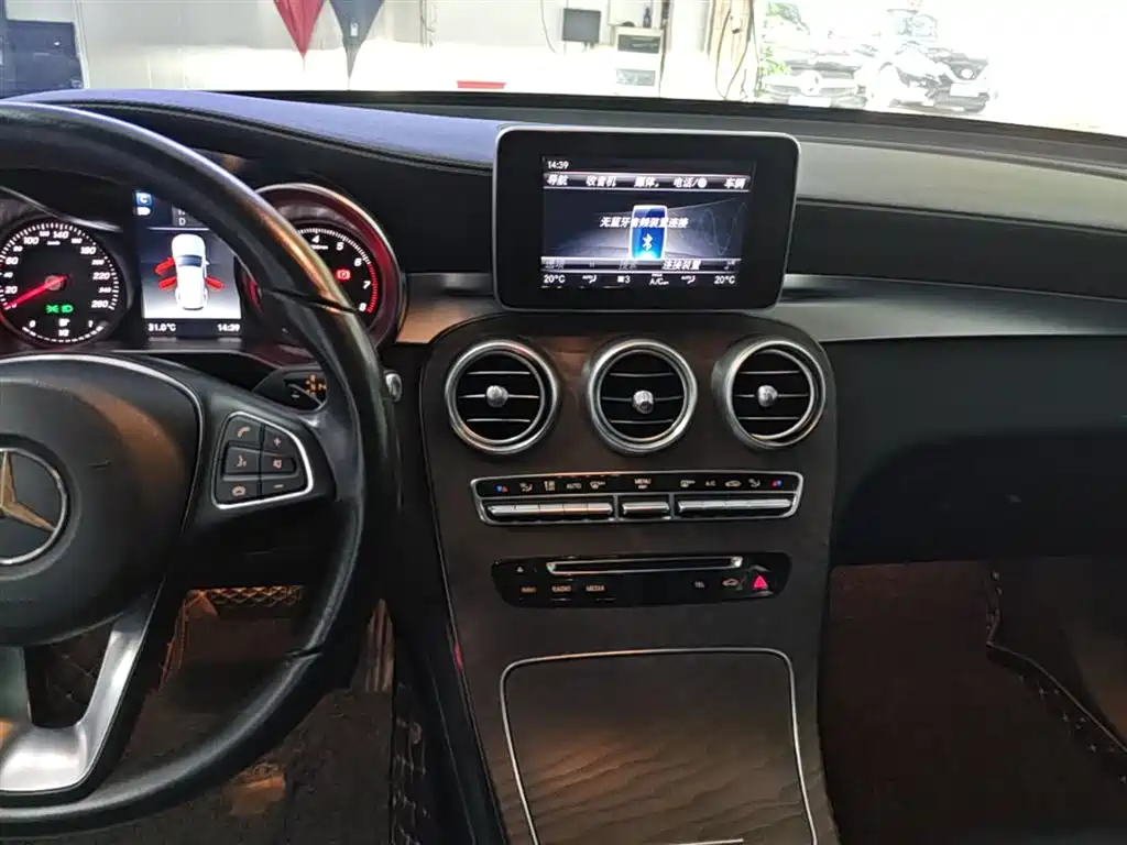 Mercedes-Benz GLC 2018 Facelift GLC 300 4MATIC Dynamic фото 13