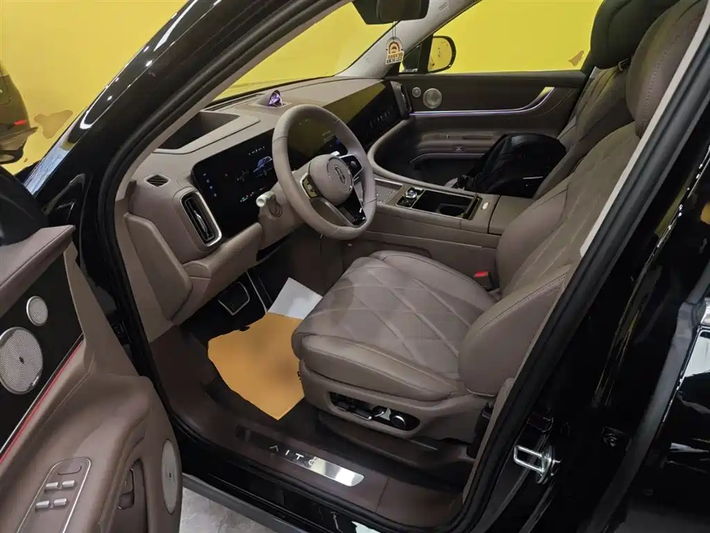 AITO Wenjie AITO M9 2025 Extended Range Ultra 52kWh 6-Seater фото 16