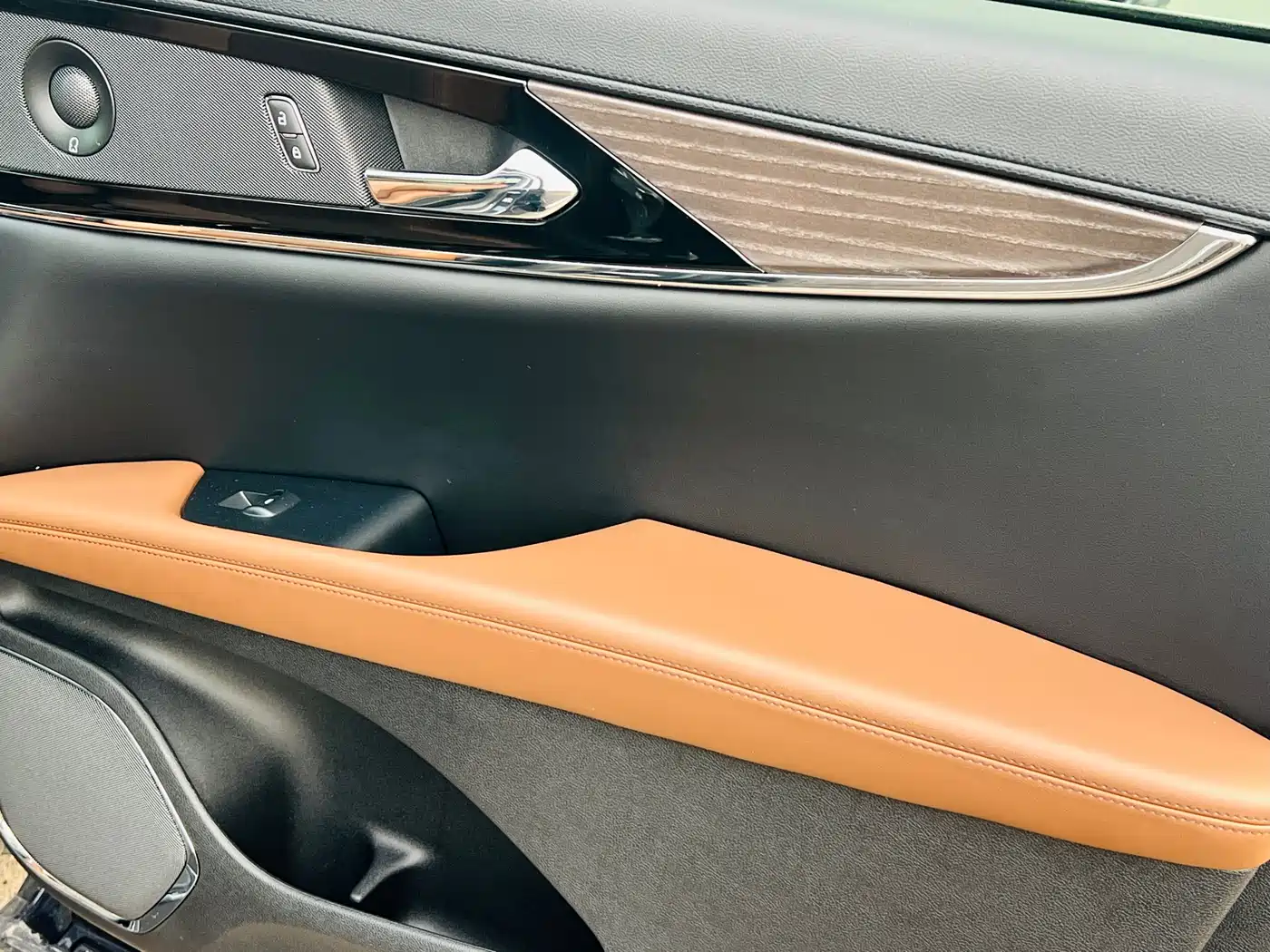 LINCOLN NAVIGATOR (IMPORT)