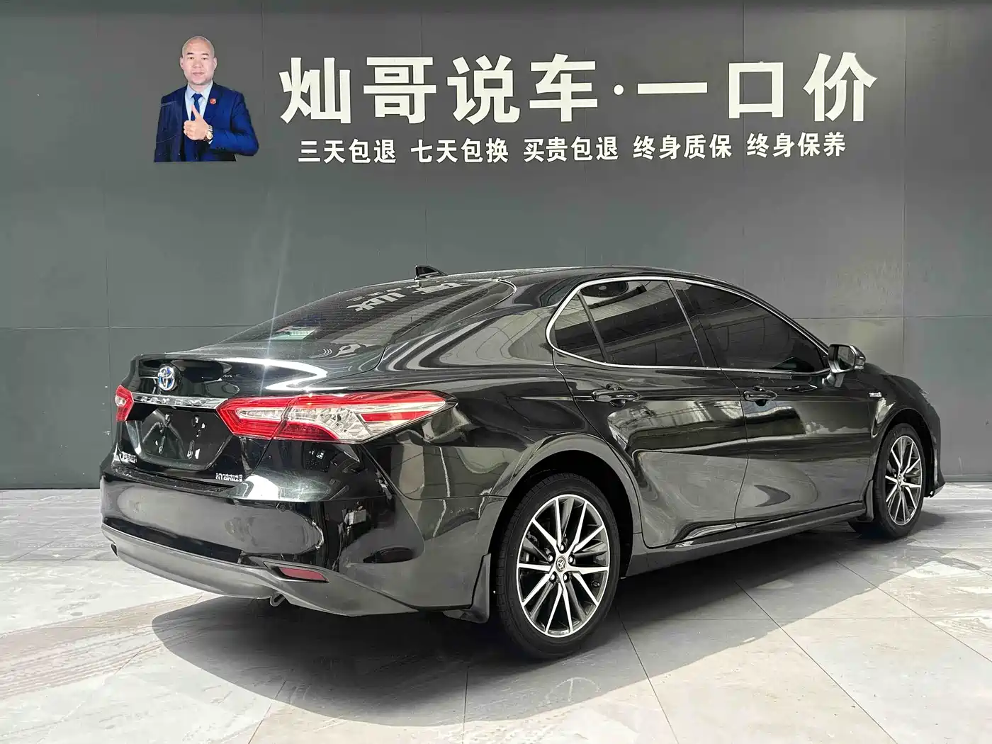 Toyota Camry 2021 Hybrid 2.5HQ Flagship Edition фото 3