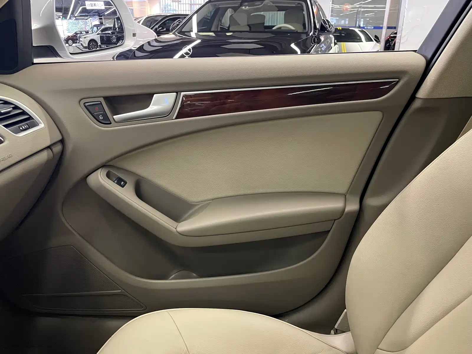 Фото 23 - Audi A4L