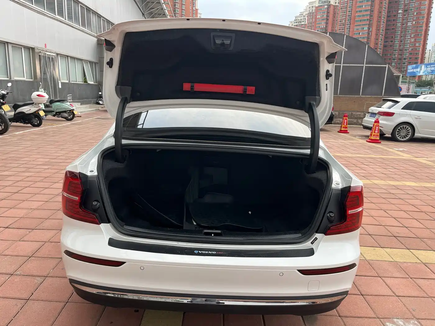 Volvo S60 2023 2023 B4 Smart Comfort Luxury Edition