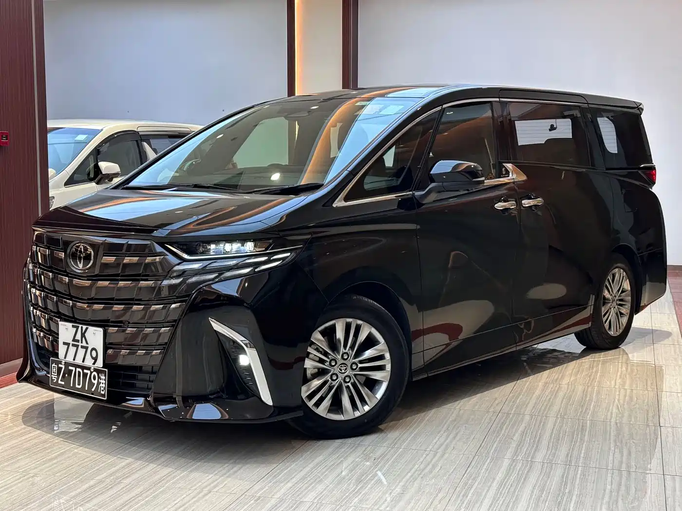 Toyota Alphard 2025 Hybrid 2.5L Prestige Gold Edition фото 2