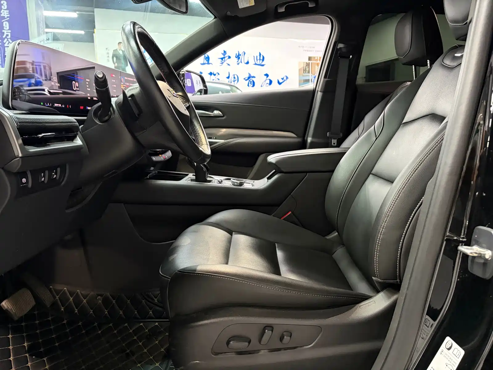 Фото 6 - Cadillac XT4