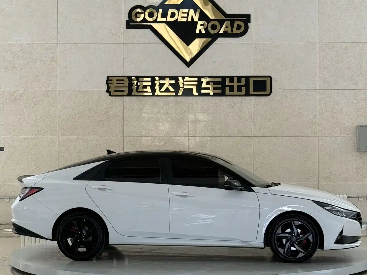 Hyundai Elantra 2023 Model 1.5L CVT LUX Premium Edition фото 3