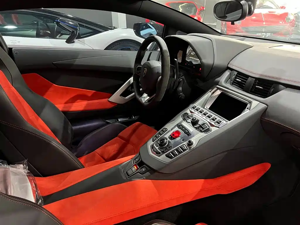 Lamborghini Aventador 2011 LP 700-4 фото 7