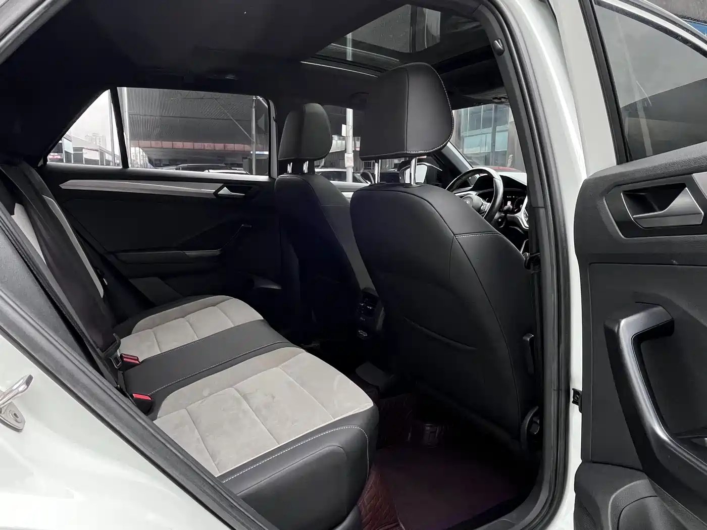 Photo 9 - Volkswagen T-ROC