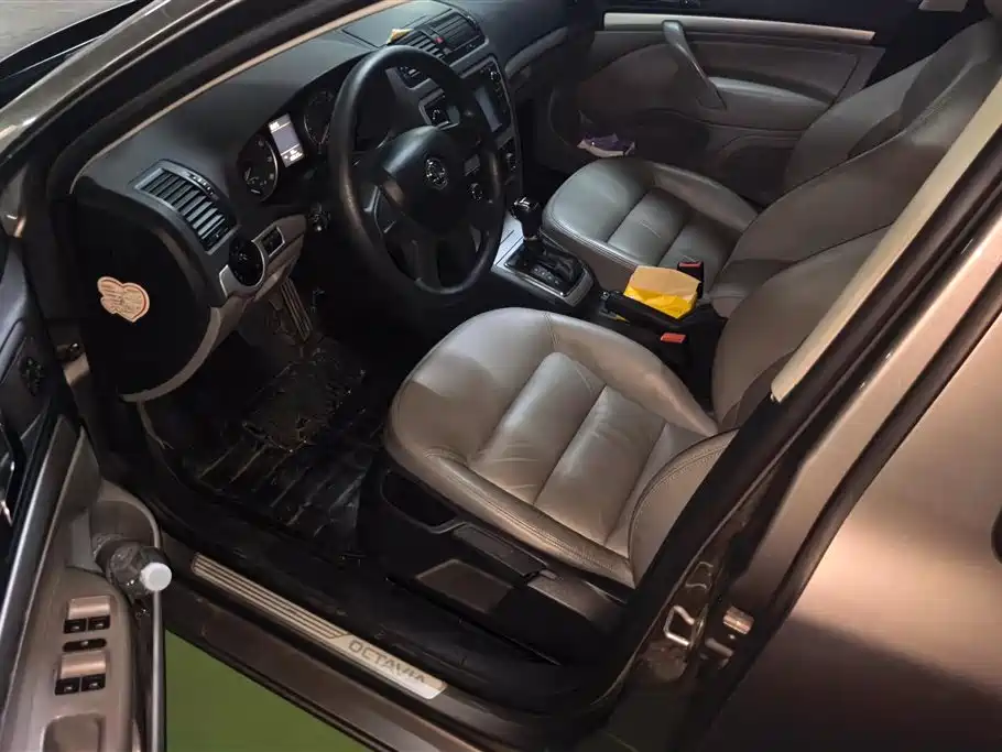 Škoda Octavia 2014 1.6L Auto Yijun Edition фото 9