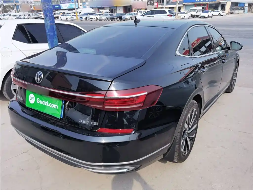 Volkswagen Passat 2022 330TSI Luxury Edition фото 5