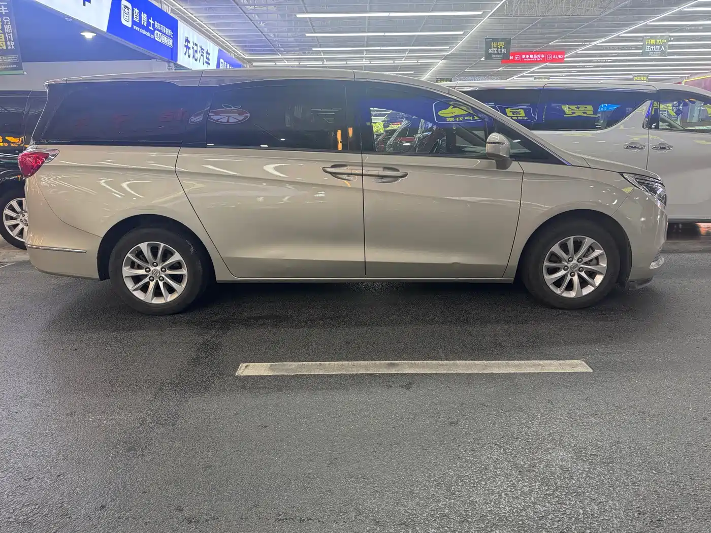 Фото 4 - Buick GL8