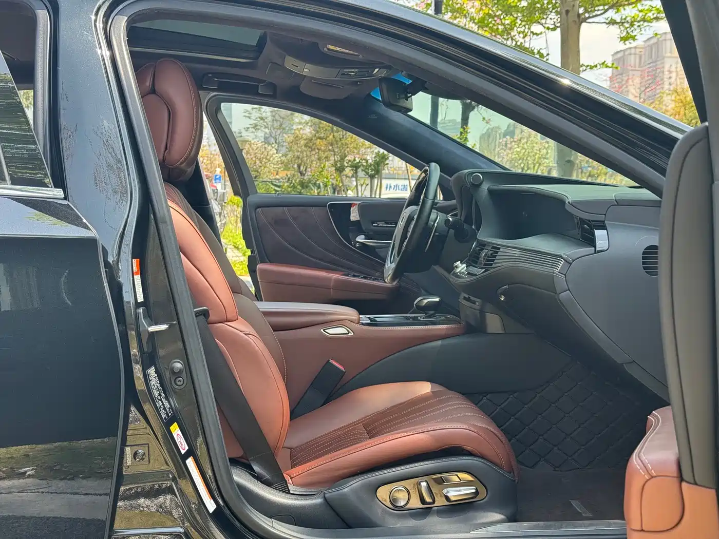 Lexus LS 2018 500h Executive Edition China V фото 7