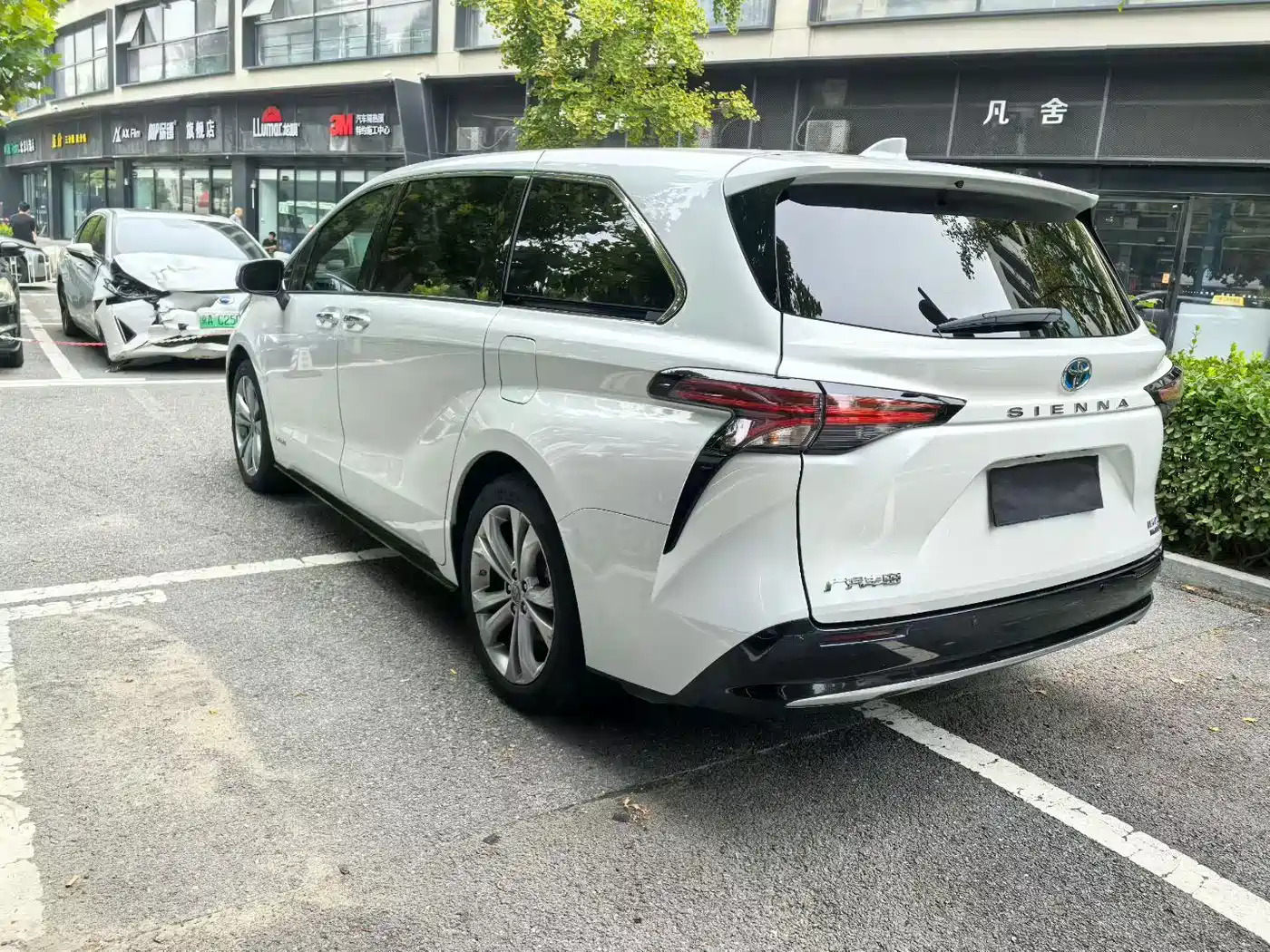 Фото 4 - Toyota Sienna