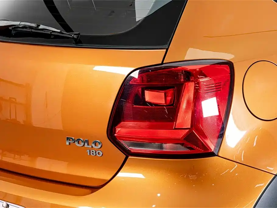 Volkswagen Polo 2016 1.6L Cross Polo Automatic фото 8