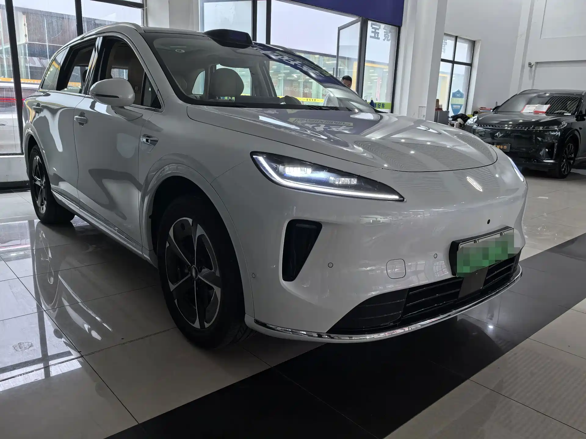 Фото 3 - Shangjie SUV