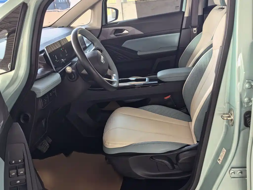 Geely Geometry E Firefly 2023 2024 Model 401km Fluorescent