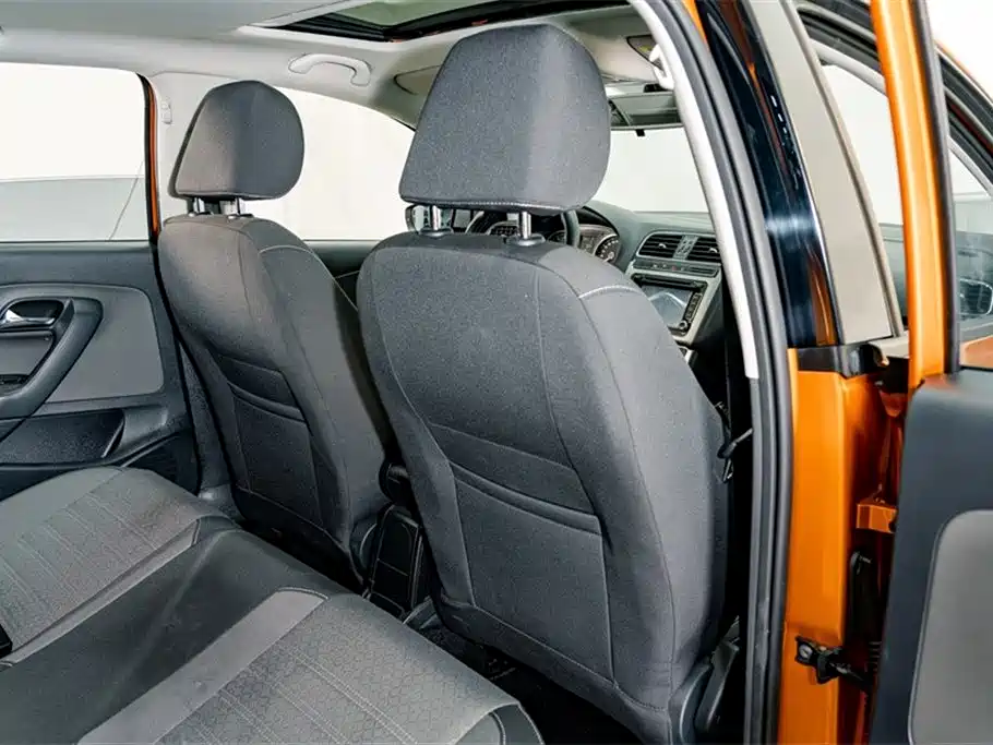Volkswagen Polo 2016 1.6L Cross Polo Automatic фото 19