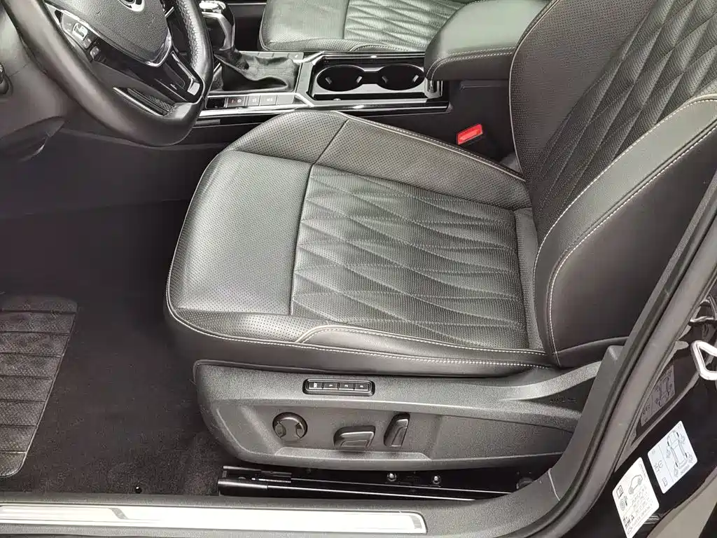 Фото 20 - Volkswagen Passat
