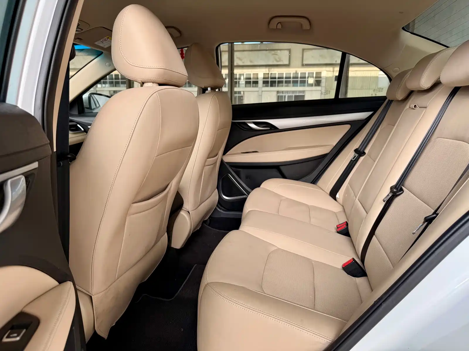 Фото 3 - Geely Emgrand