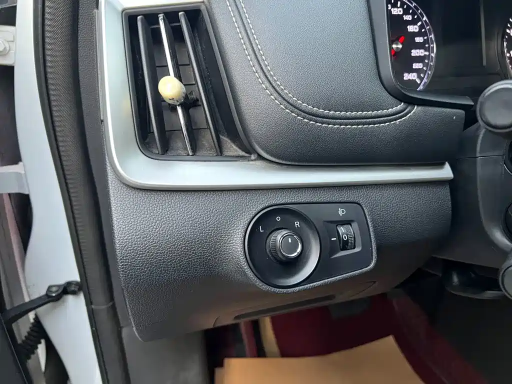 Roewe i6 2021 2020 PLUS 1.6L CVT 4G Connected Glory Holographic Edition