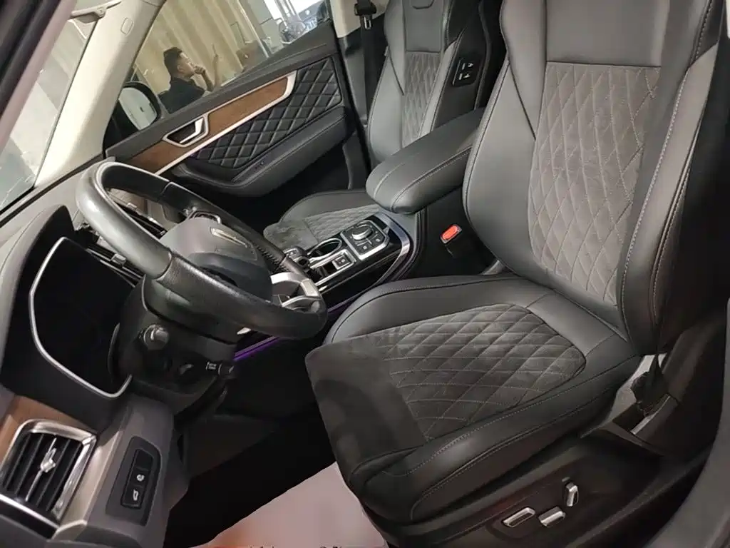 Hongqi HS7 2022 2022 2.0T DCT 2WD ZhiLian QiXiang Edition 5-seater