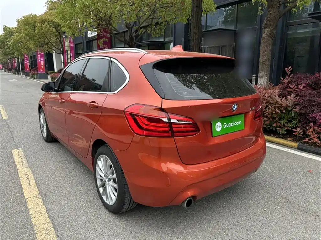 BMW 2 Series Touring 2019 218i Leading фото 23