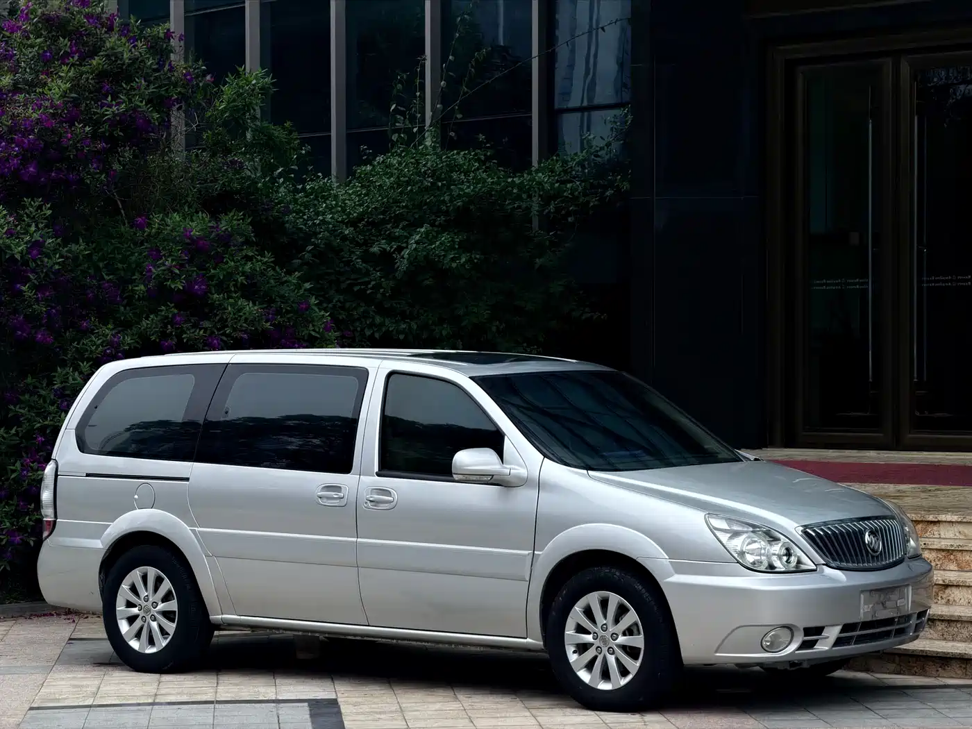 Buick GL8 2011 2.4L LT Luxury Business Executive фото 21