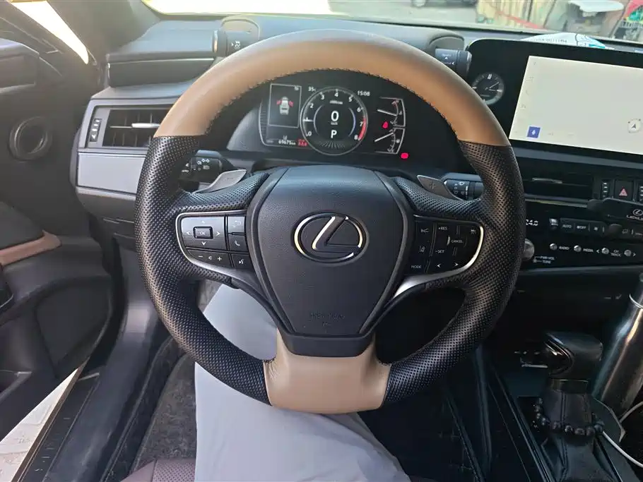 Lexus ES 2022 200 Excellence Edition фото 15