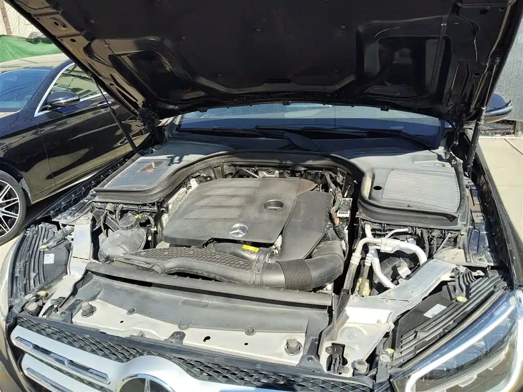 MERCEDES-BENZ GLC