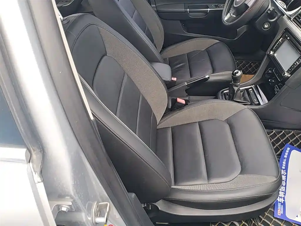 Volkswagen Bora 2014 1.6L Manual Comfort Edition фото 25
