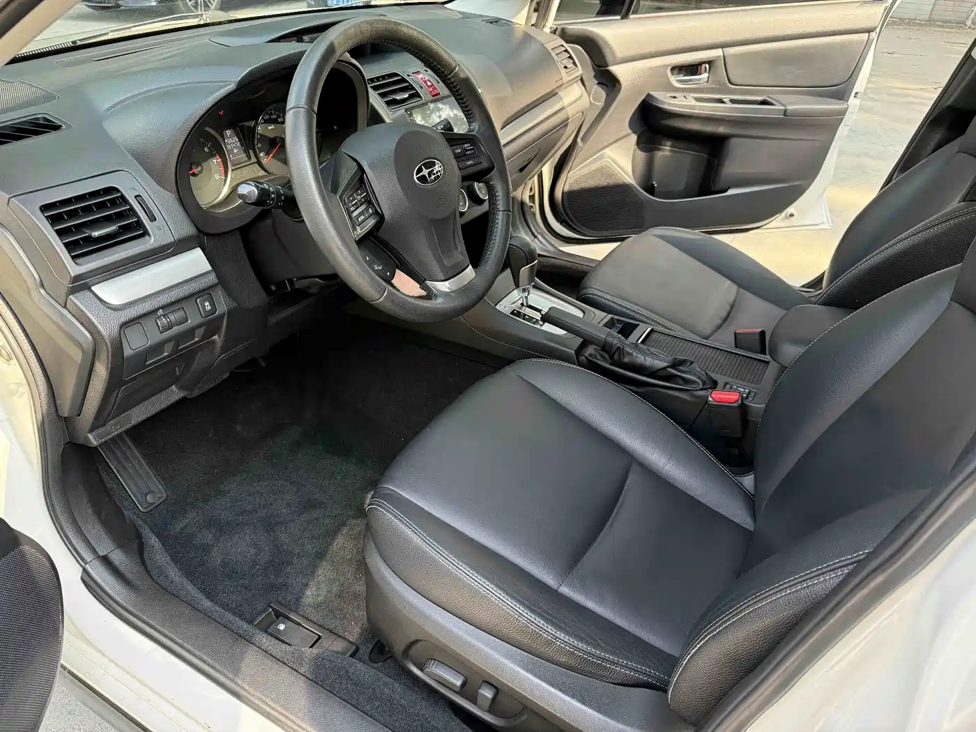 Subaru XV 2012 2.0i Luxury Edition фото 4