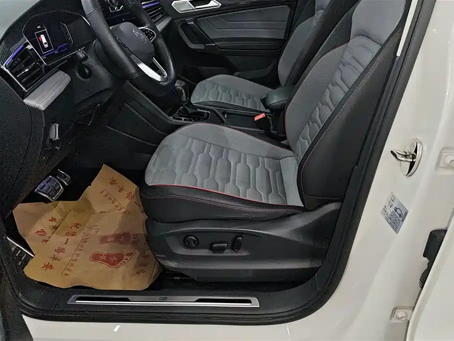 Volkswagen Tiguan L 2022 330TSI Automatic 2WD R-Line Flagship Edition фото 9