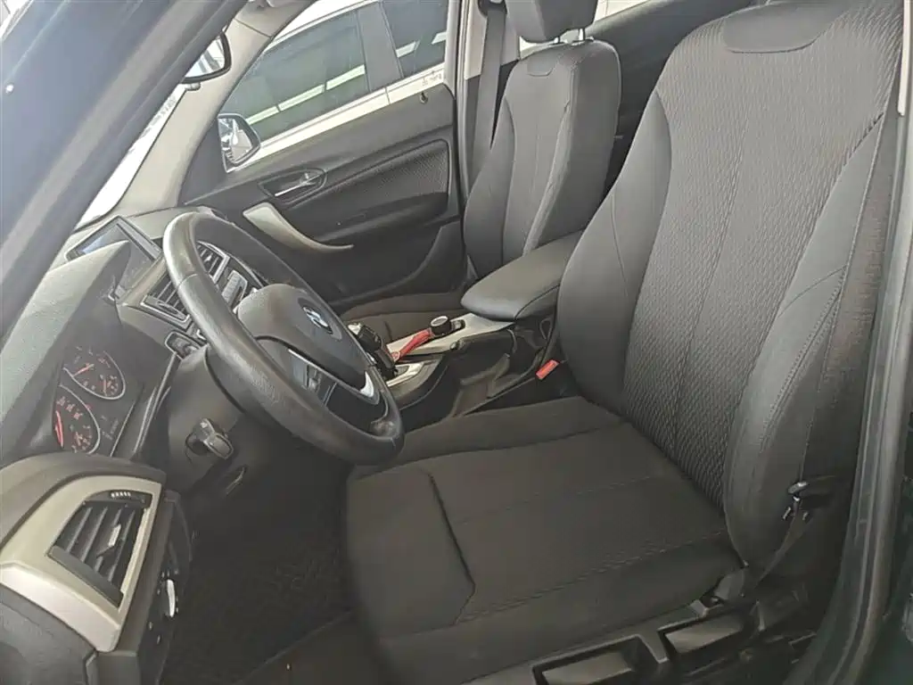 BMW 1 Series (Import) 2016 118i Leading фото 15
