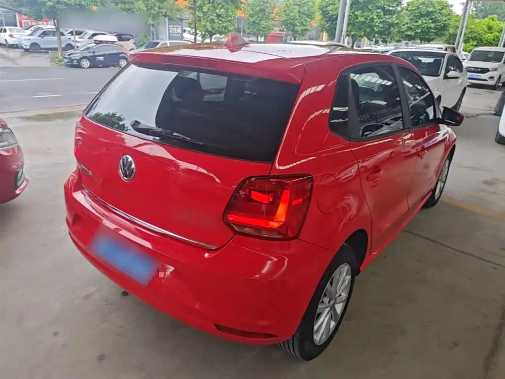 Volkswagen Polo 2014 1.6L Automatic Luxury Edition фото 7