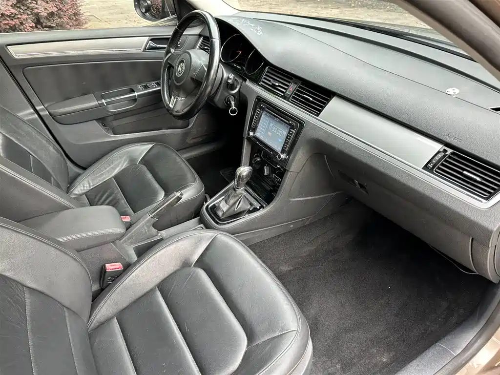 Volkswagen Bora 2014 1.6L Automatic Comfort Edition фото 13