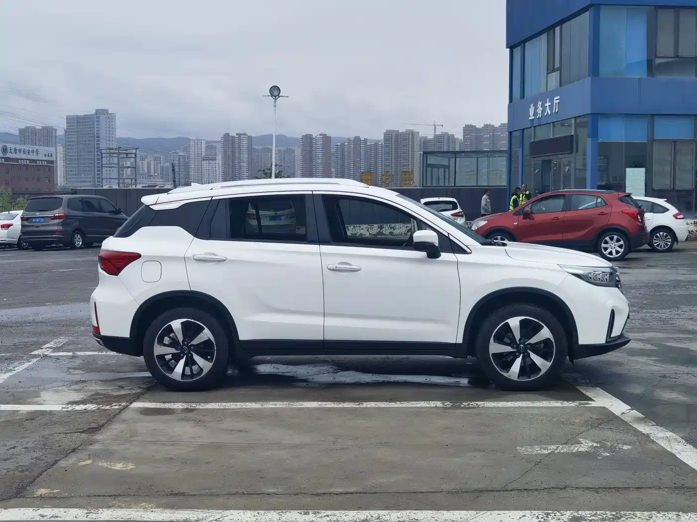 GAC Trumpchi Trumpchi GS4 2018 235T DCT 2WD Luxury Smart Connect Million Commemorative Edition фото 11