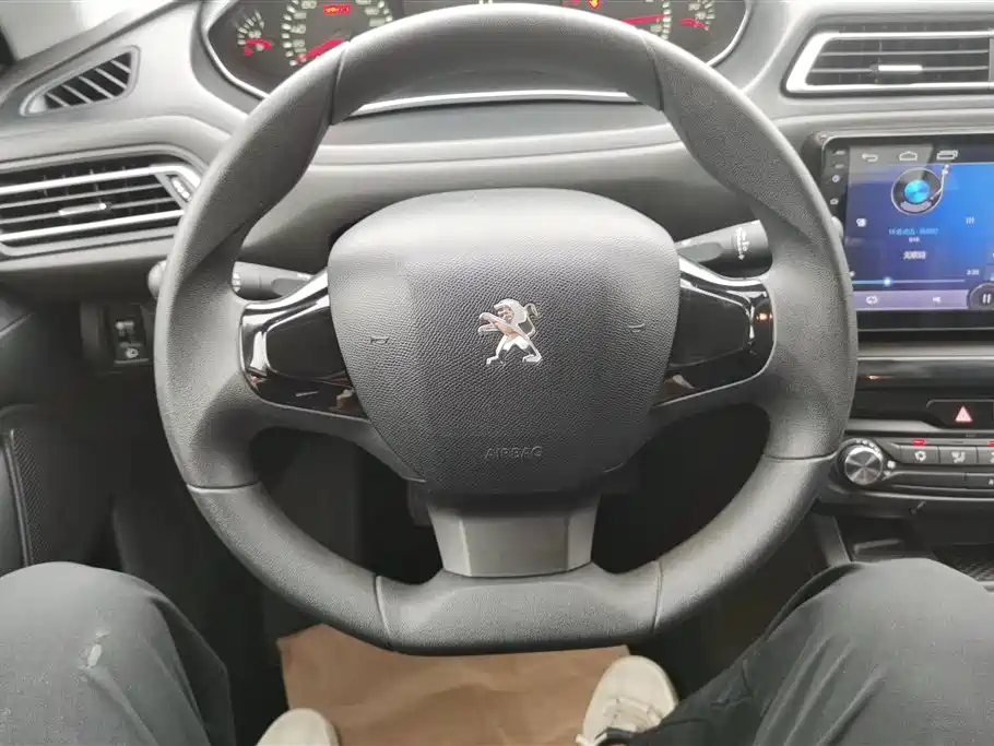 Peugeot 308 2016 1.6L Manual Fashion фото 15