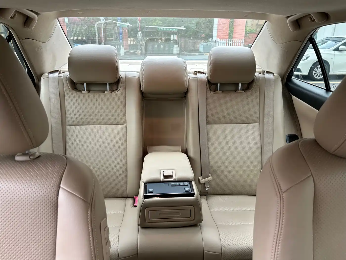 Toyota Camry 2012 ZunRui 2.5HV Premium Edition фото 38