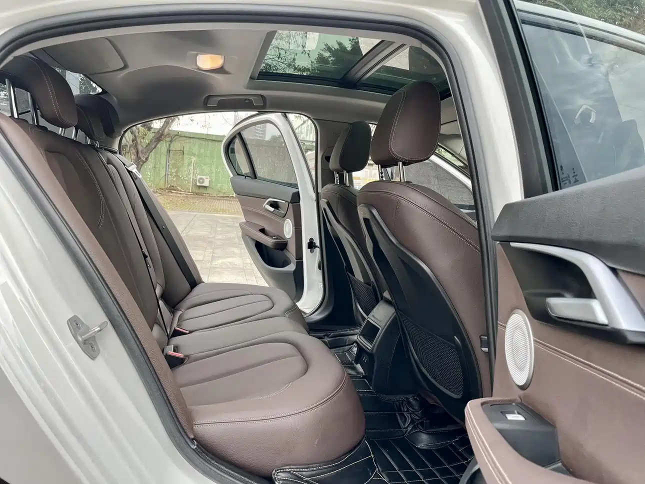BMW 1 Series 2021 120i M Sport Shadow Edition фото 8