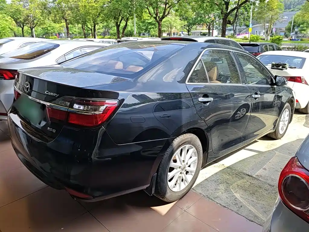 Toyota Camry 2015 2.0G Leading Edition фото 7